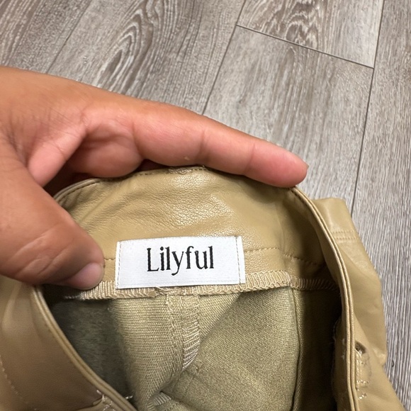 Lilyful women’s beige leather shorts - Picture 9 of 9